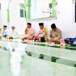 SAFARI RAMADHAN: Terlihat Bhabinkamtibmas Bripka Agus Riyanto saat melakukan safari Ramadhan.
